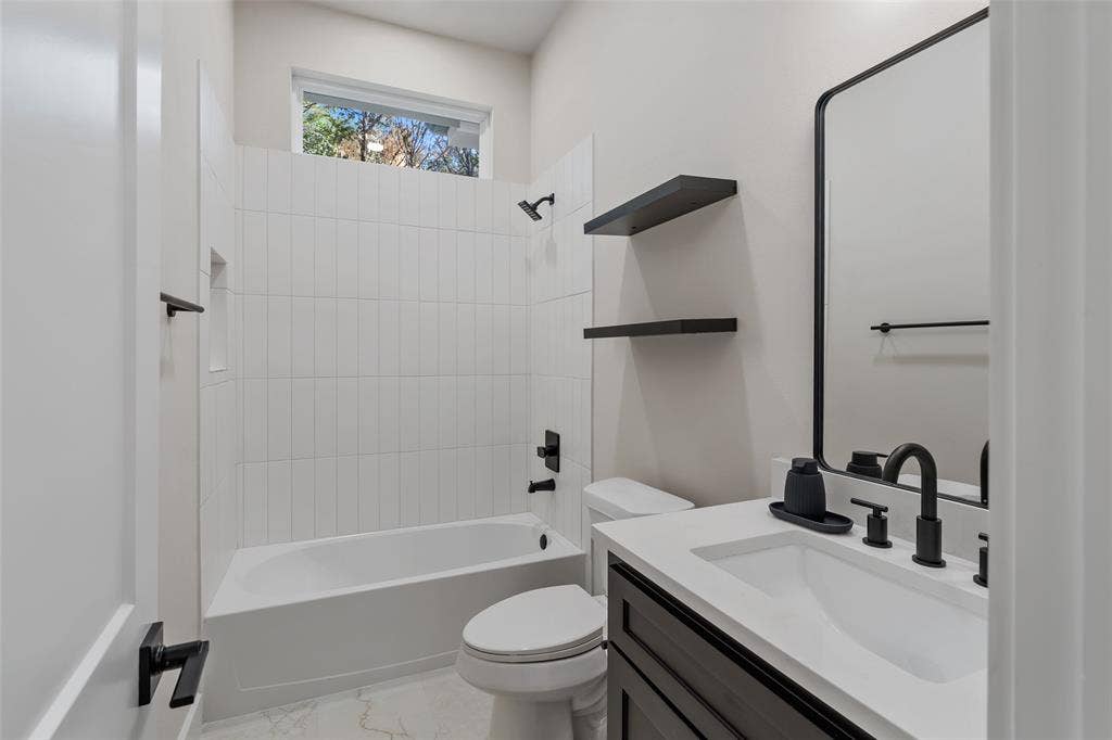 2904 Centaurus Way, Granbury, TX 76048 2904 Centaurus Way, Granbury, TX 76048