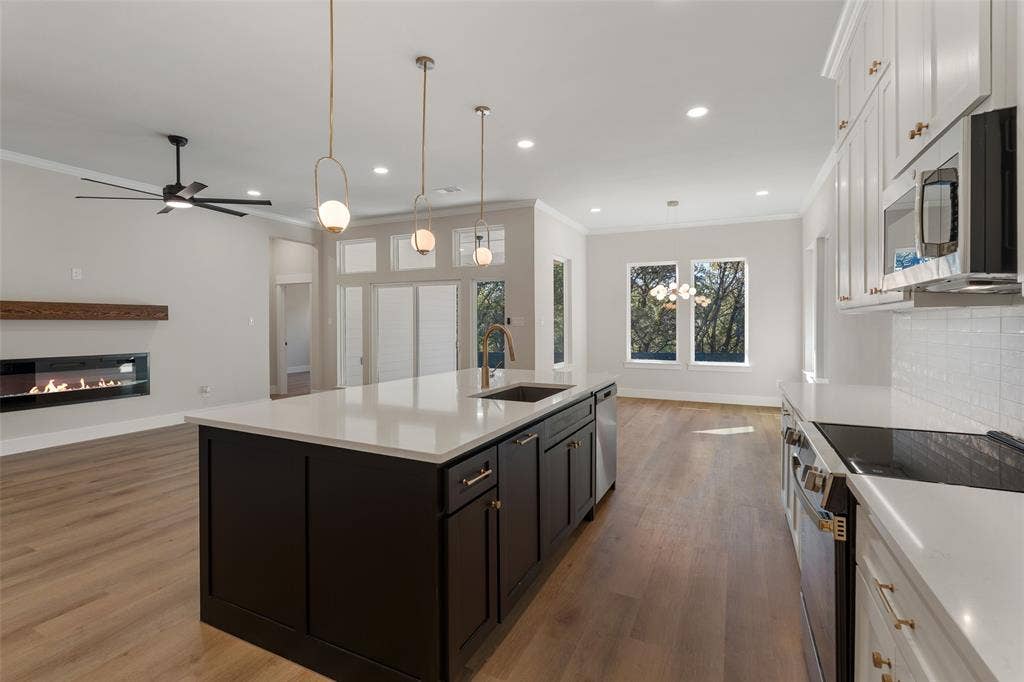 2904 Centaurus Way, Granbury, TX 76048 2904 Centaurus Way, Granbury, TX 76048