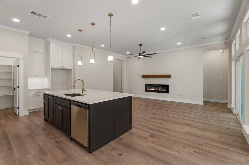 2904 Centaurus Way, Granbury, TX 76048 2904 Centaurus Way, Granbury, TX 76048