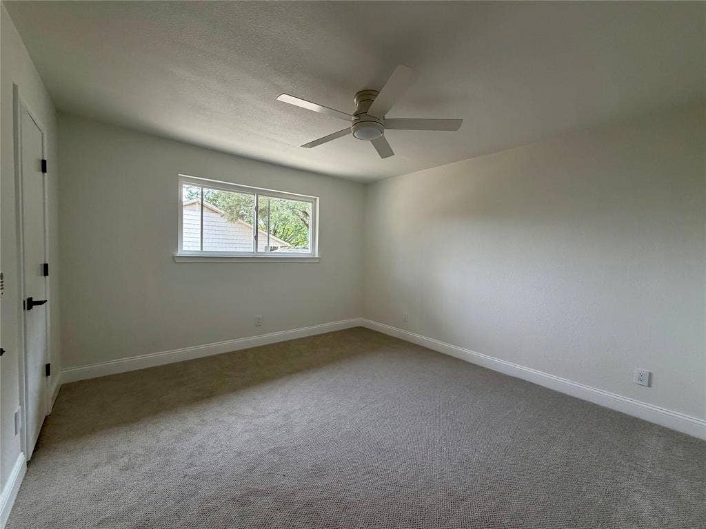 2709 Prairie Creek Court, Plano, TX 75075 Upstairs Bedroom Suite