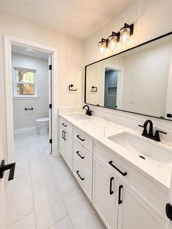 2709 Prairie Creek Court, Plano, TX 75075 Hallway Bathroom
