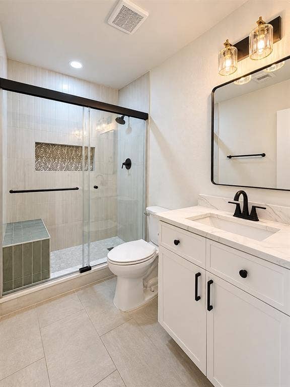 2709 Prairie Creek Court, Plano, TX 75075 Guest Bathroom
