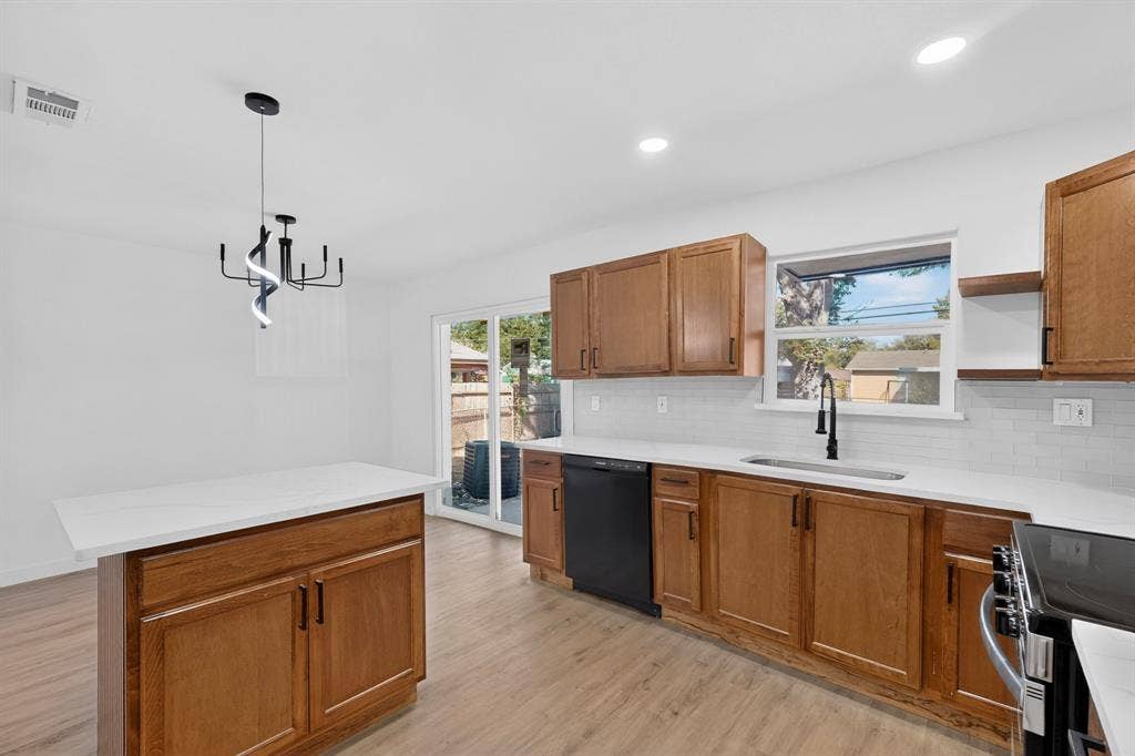 3241 Santiago Drive, Mesquite, TX 75150 3241 Santiago Drive, Mesquite, TX 75150