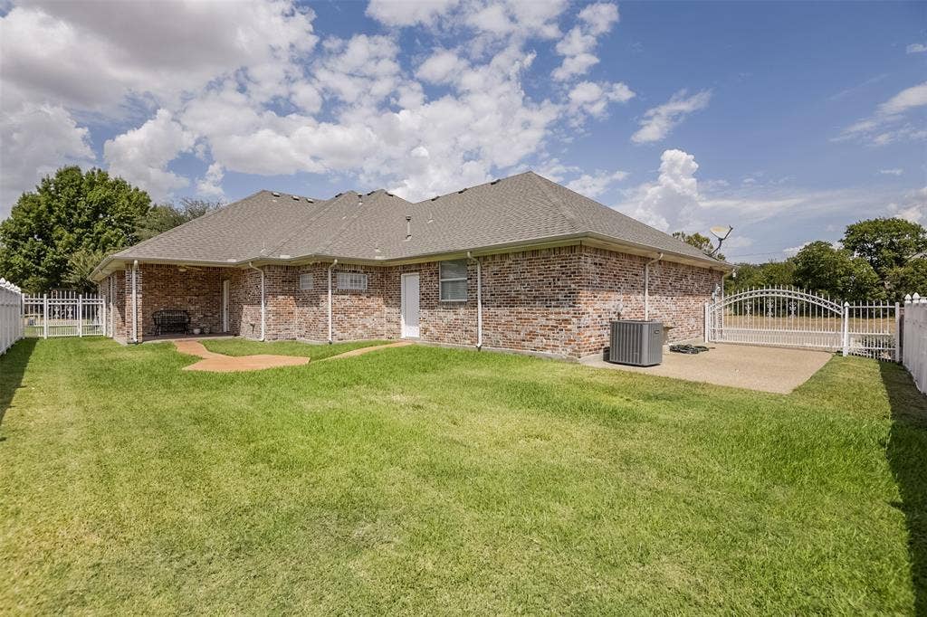 818 Amherst Drive, Waxahachie, TX 75165 818 Amherst Drive, Waxahachie, TX 75165