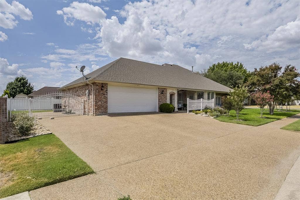 818 Amherst Drive, Waxahachie, TX 75165 818 Amherst Drive, Waxahachie, TX 75165