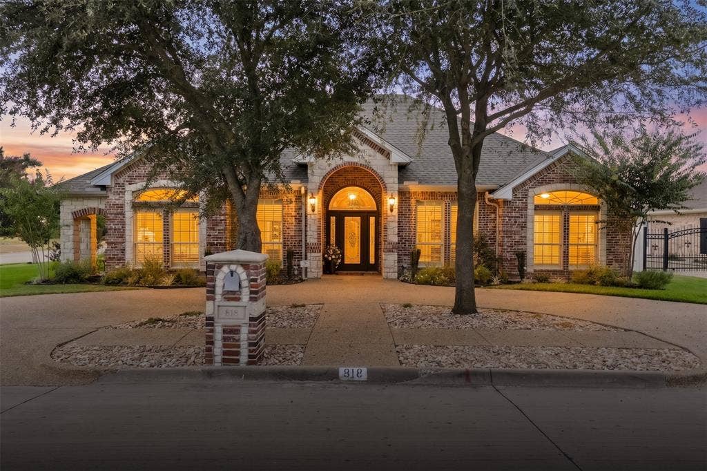 818 Amherst Drive, Waxahachie, TX 75165 818 Amherst Drive, Waxahachie, TX 75165