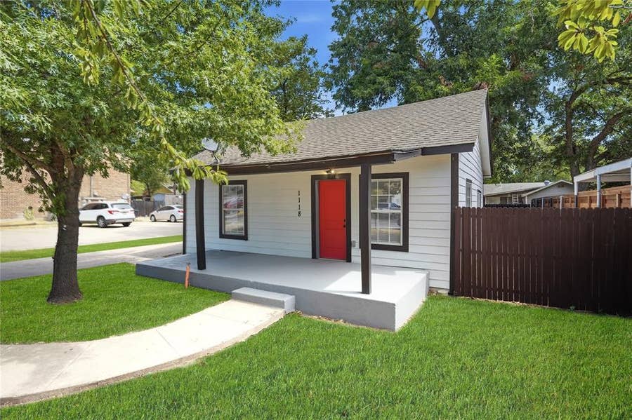 Property photo for 1118 Oxford Street, River Oaks, TX