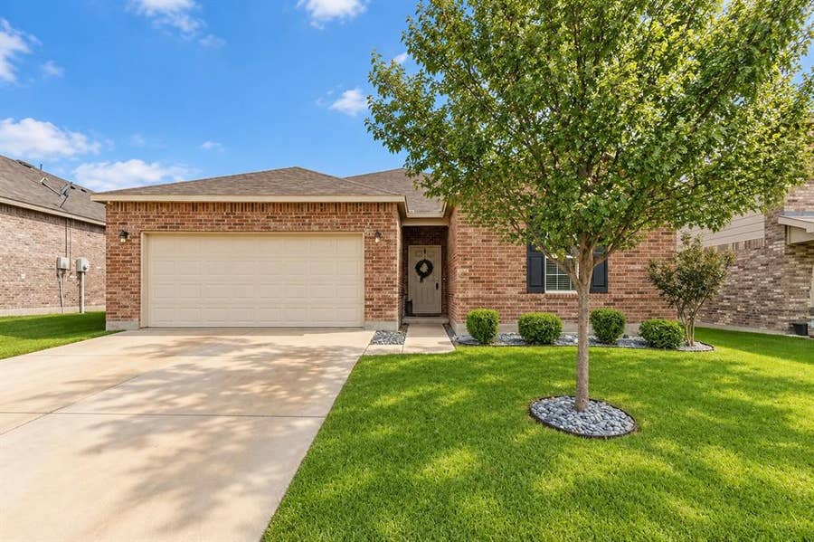 Property photo for 412 Magma Drive, Fort Worth, TX