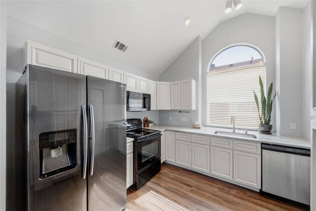 7117 Charleston Drive, Rowlett, TX 75089 7117 Charleston Drive, Rowlett, TX 75089
