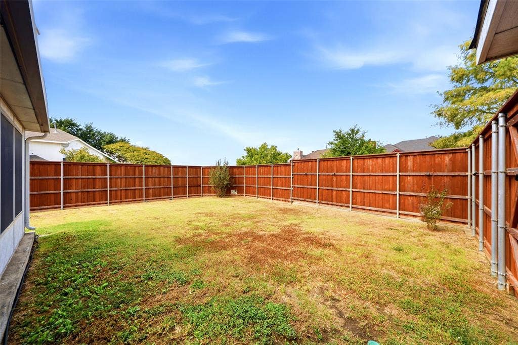 7117 Charleston Drive, Rowlett, TX 75089 7117 Charleston Drive, Rowlett, TX 75089