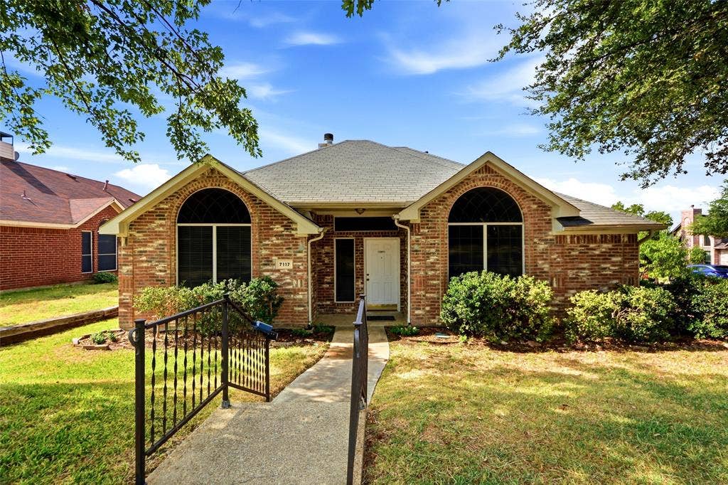 7117 Charleston Drive, Rowlett, TX 75089 7117 Charleston Drive, Rowlett, TX 75089