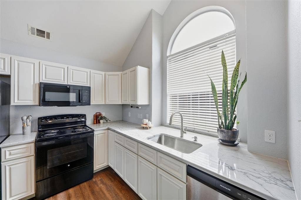 7117 Charleston Drive, Rowlett, TX 75089 7117 Charleston Drive, Rowlett, TX 75089