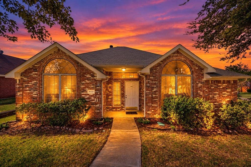 7117 Charleston Drive, Rowlett, TX 75089 7117 Charleston Drive, Rowlett, TX 75089