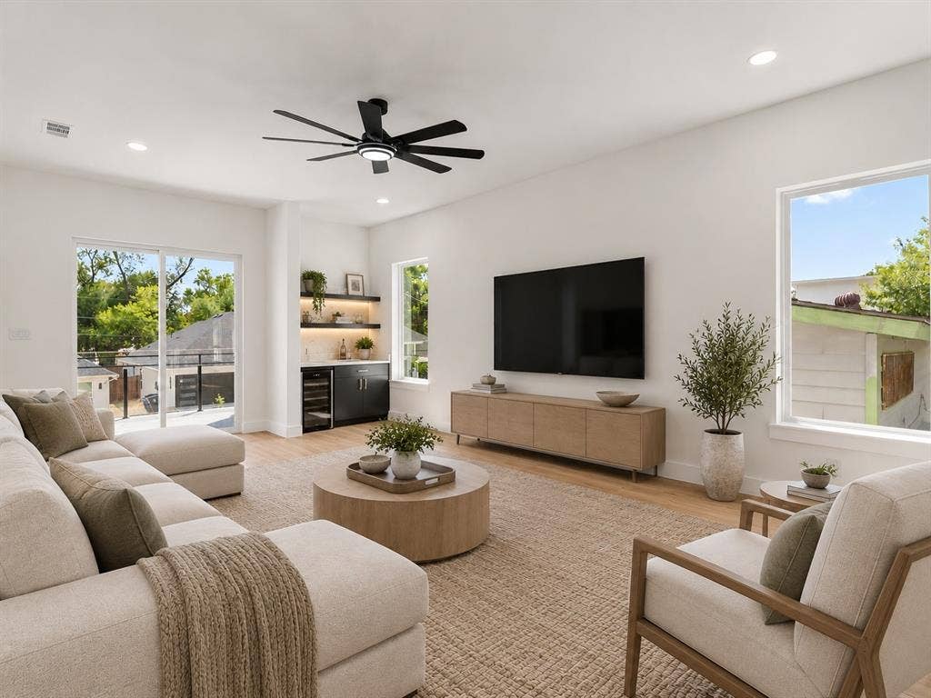 1711 Kraft Street, Dallas, TX 75212 Virtual Staged.