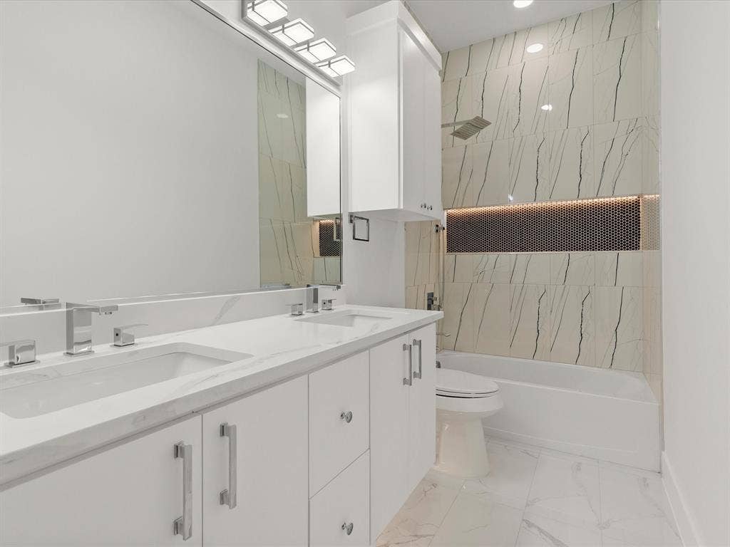1711 Kraft Street, Dallas, TX 75212 Floating cabinet with under mount sinks and 3" quartz countertops
