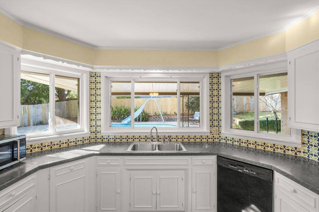 2813 Rockbridge Road, Tyler, TX 75701 2813 Rockbridge Road, Tyler, TX 75701