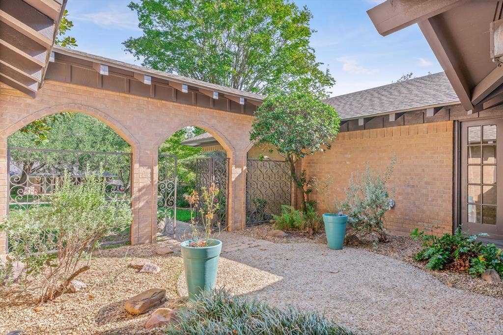 2813 Rockbridge Road, Tyler, TX 75701 2813 Rockbridge Road, Tyler, TX 75701