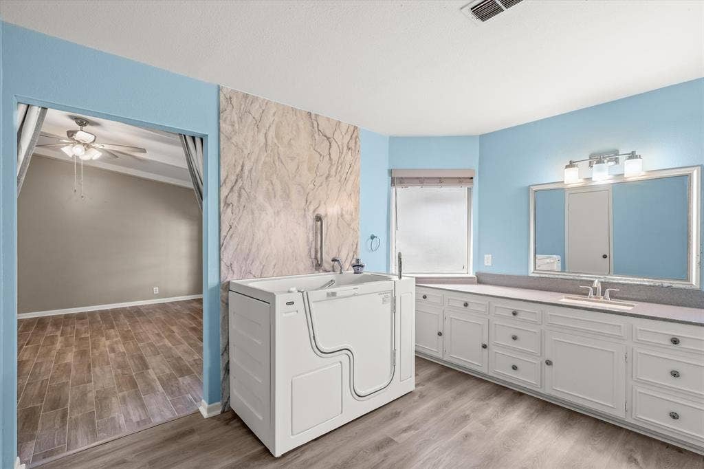 2813 Rockbridge Road, Tyler, TX 75701 2813 Rockbridge Road, Tyler, TX 75701