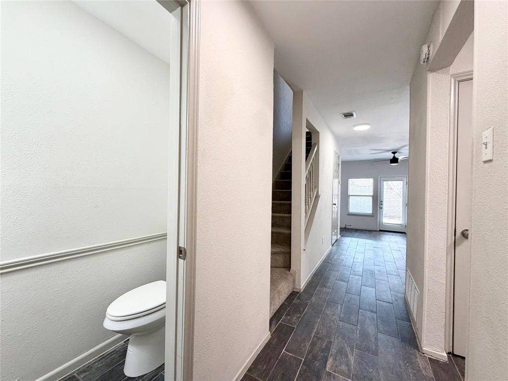 3635 Garden Brook Drive, #2400, Farmers Branch, TX 75234 Entry Hall
