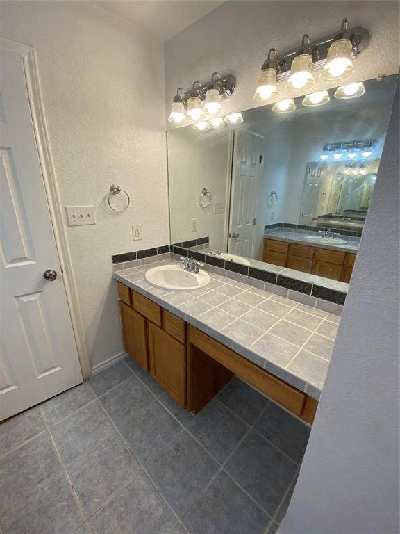 2212 Snake River Drive, Granbury, TX 76048 2212 Snake River Drive, Granbury, TX 76048