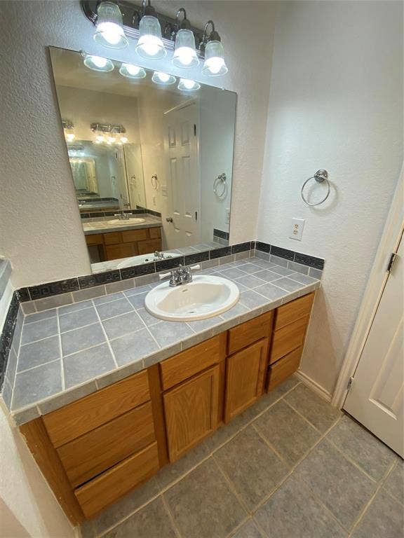 2212 Snake River Drive, Granbury, TX 76048 2212 Snake River Drive, Granbury, TX 76048