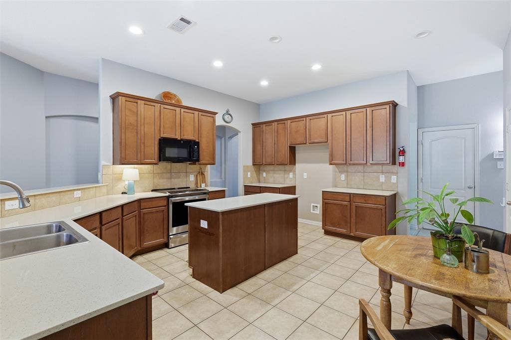 713 Saddle Ridge Trail, Weatherford, TX 76087