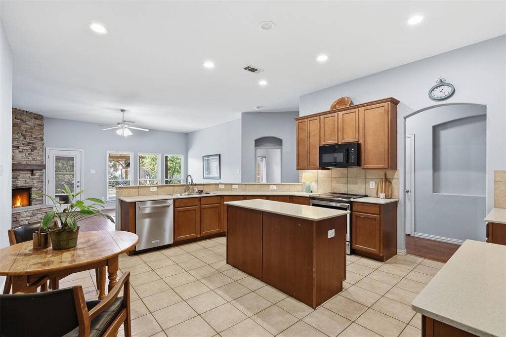 713 Saddle Ridge Trail, Weatherford, TX 76087