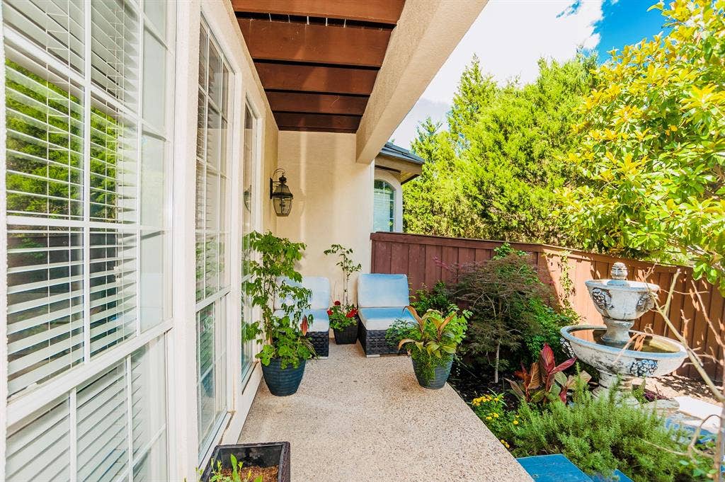 4208 Spyglass Hill Lane, Irving, TX 75038 4208 Spyglass Hill Lane, Irving, TX 75038