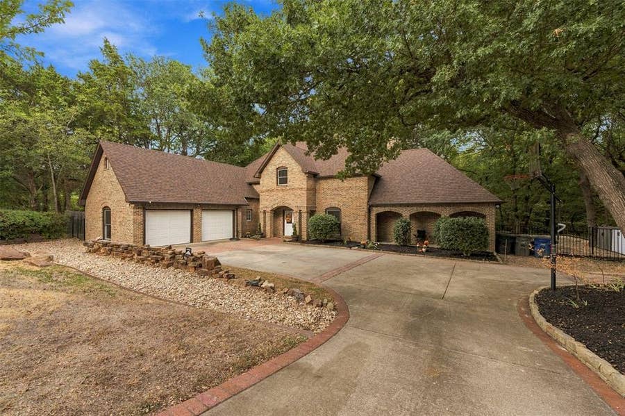 Property photo for 407 Ovilla Oaks Drive, Ovilla, TX