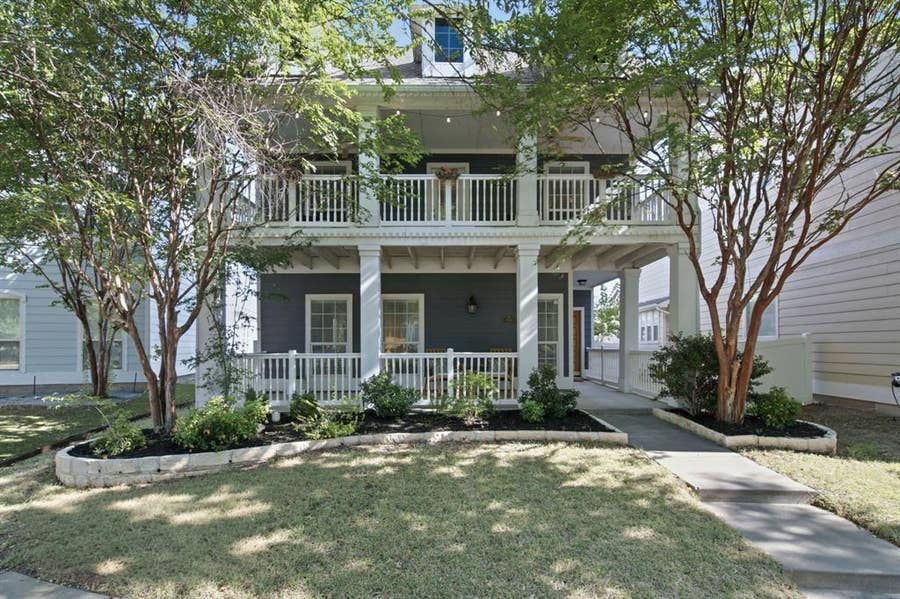 Property photo for 909 Charleston Lane, Savannah, TX