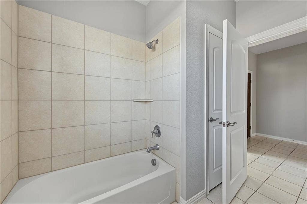 Tub and shower combination with light-toned wall tile