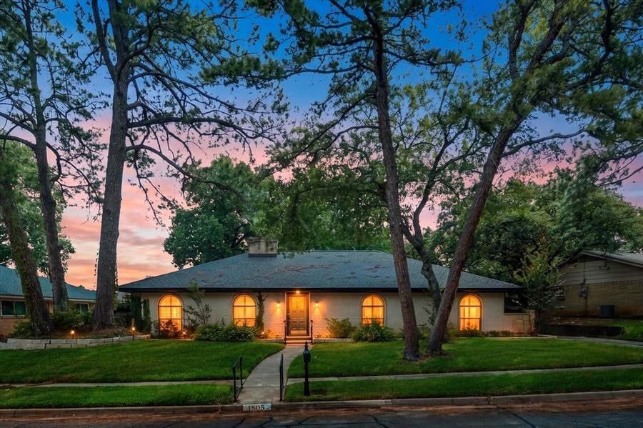 Property photo for 1805 Holm Oak Street, Arlington, TX