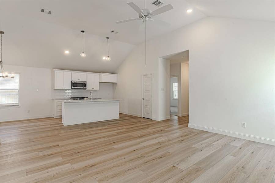 Property photo for 6713 Lake Overlook Drive, Fort Worth, TX