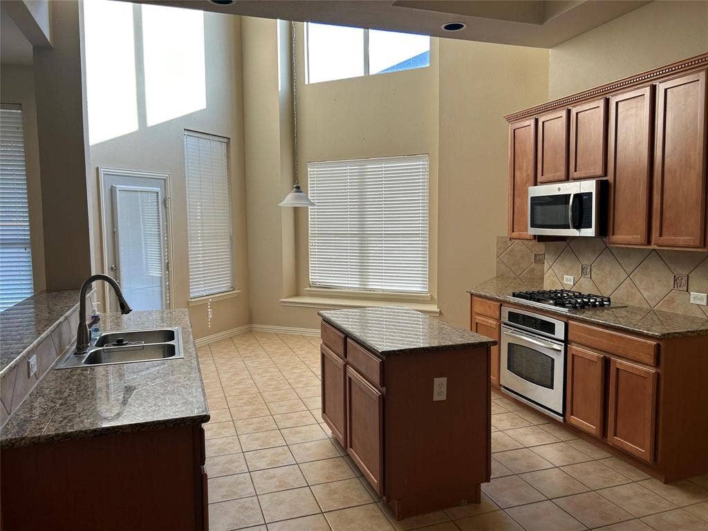 2951 N Camino Lagos, Grand Prairie, TX 75054 2951 N Camino Lagos, Grand Prairie, TX 75054