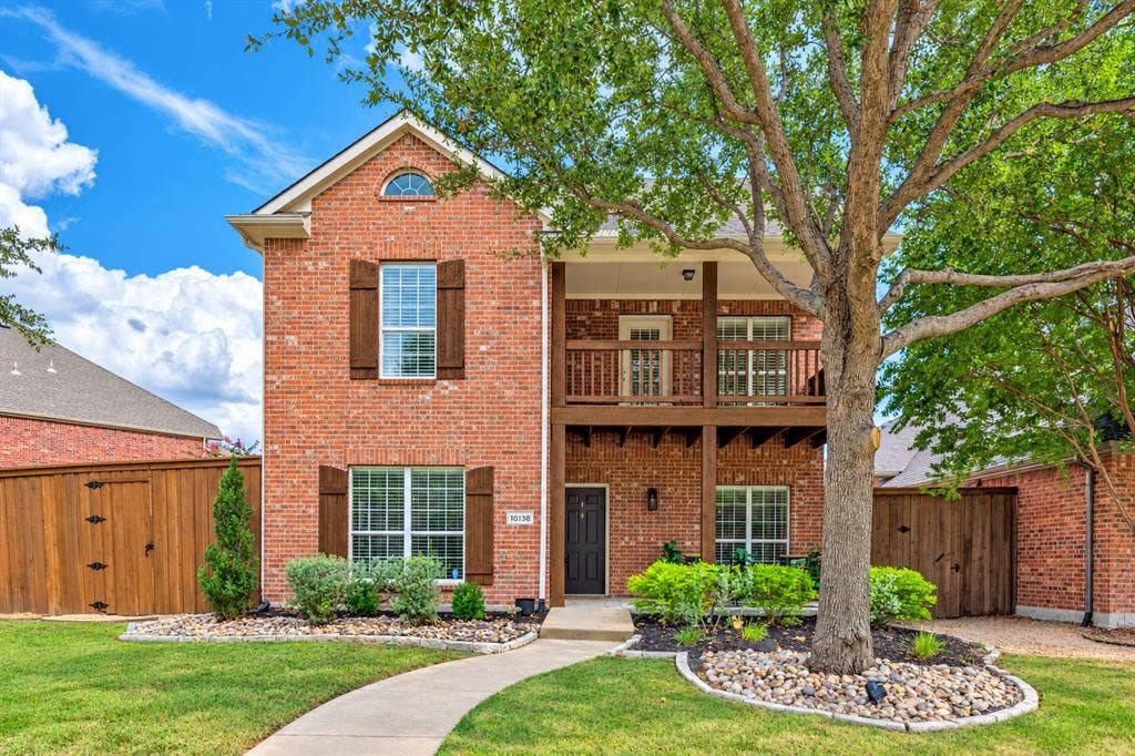 10138 Planters Row Drive, Frisco, TX 75033 Welcome Home to 10138 Planters Row Dr. in The Trails of West Frisco