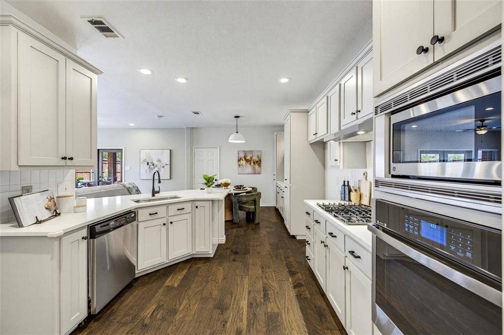 10138 Planters Row Drive, Frisco, TX 75033 Long runs of cabinetry and quartz counters deliver plenty of prep and storage space, with stainless appliances keeping everything streamlined.