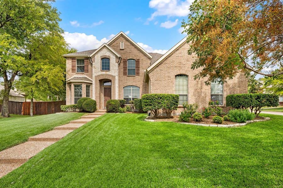 Property photo for 5517 White Willow Drive, Fort Worth, TX