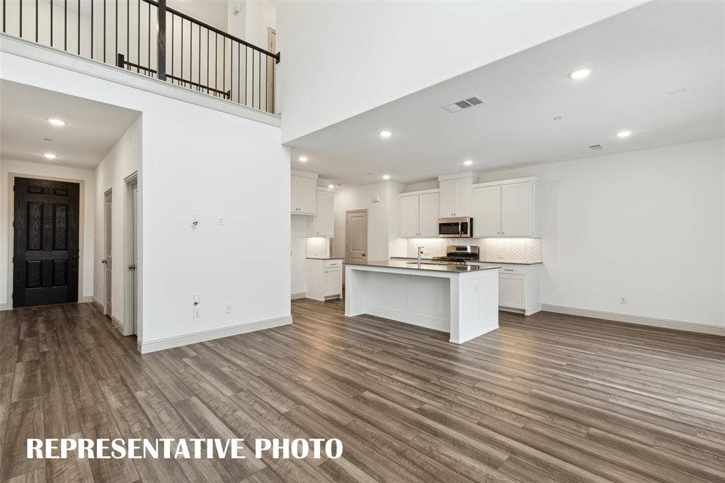 3723 Pierce Lane, Grand Prairie, TX 75052 Welcome into your beautiful, new lock and leave home! REPRESENTATIVE PHOTO