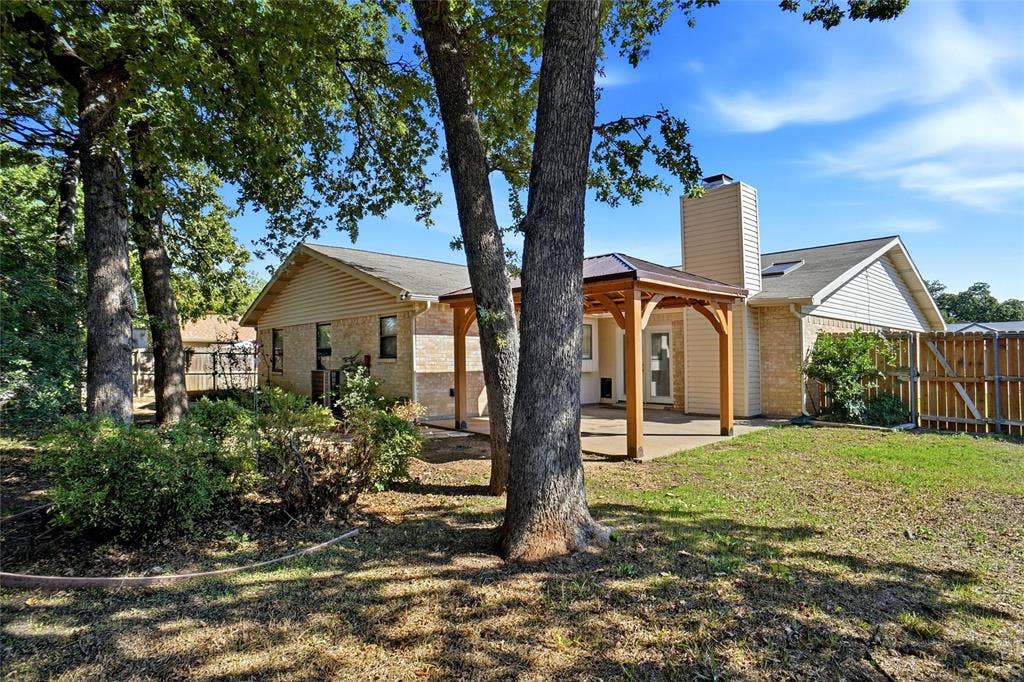3701 Windsong Lane, Bedford, TX 76021
