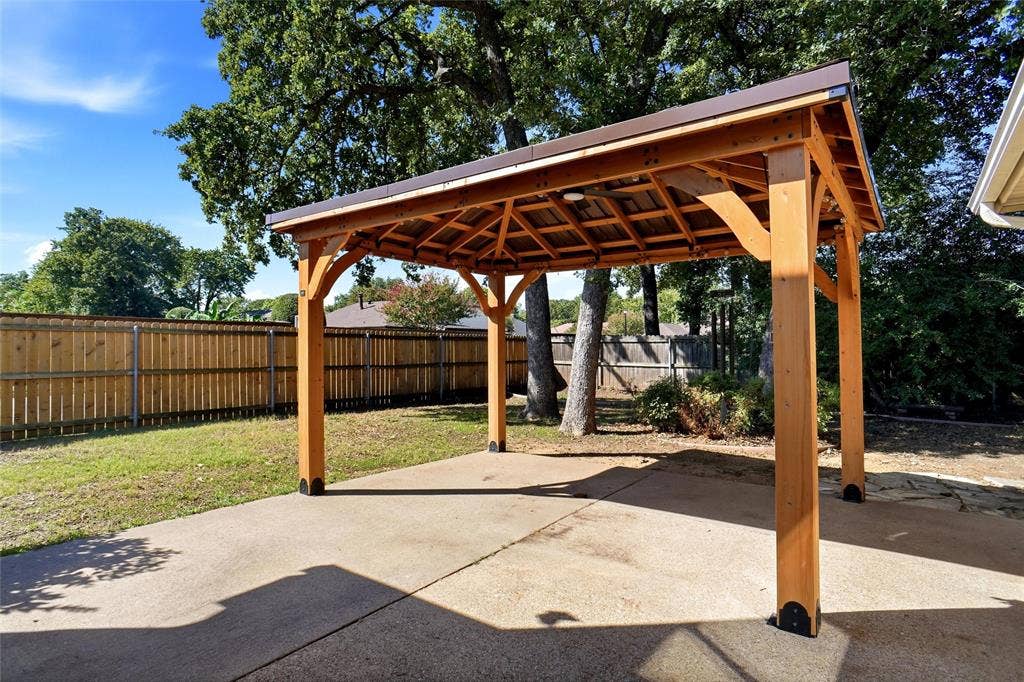 3701 Windsong Lane, Bedford, TX 76021