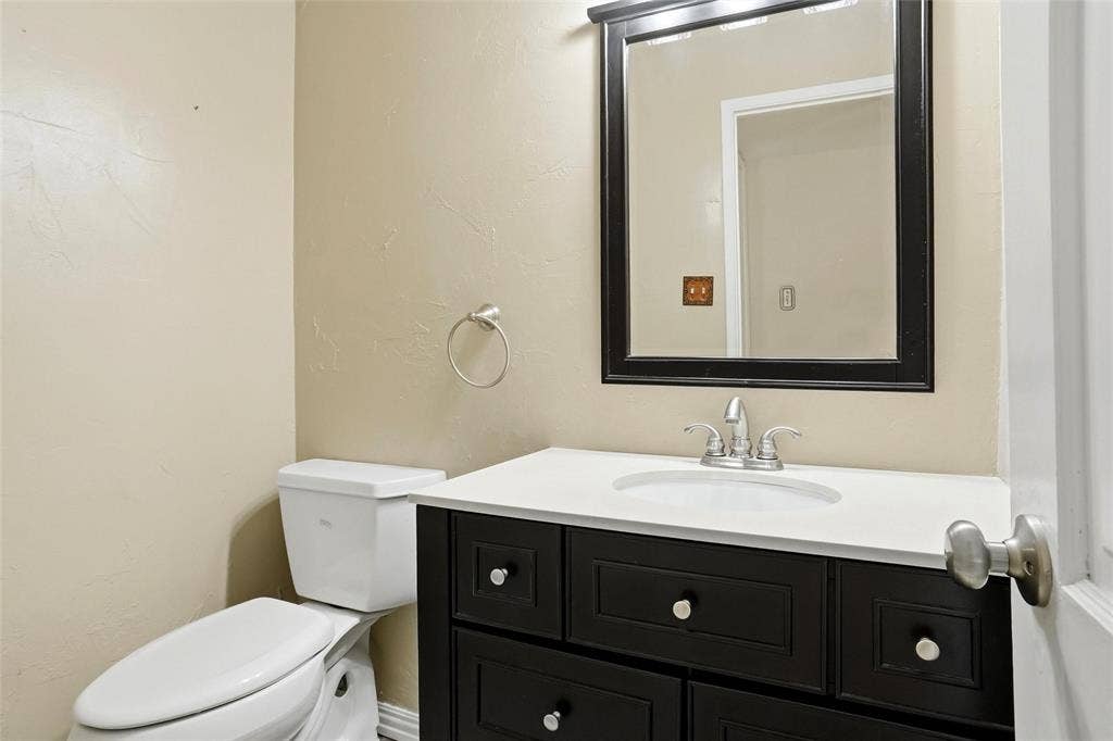 3701 Windsong Lane, Bedford, TX 76021