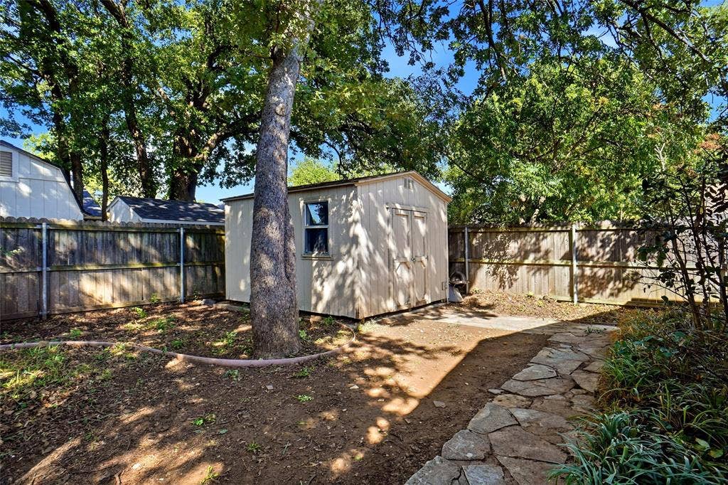 3701 Windsong Lane, Bedford, TX 76021