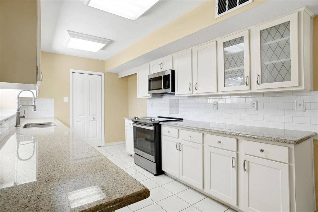 3701 Windsong Lane, Bedford, TX 76021
