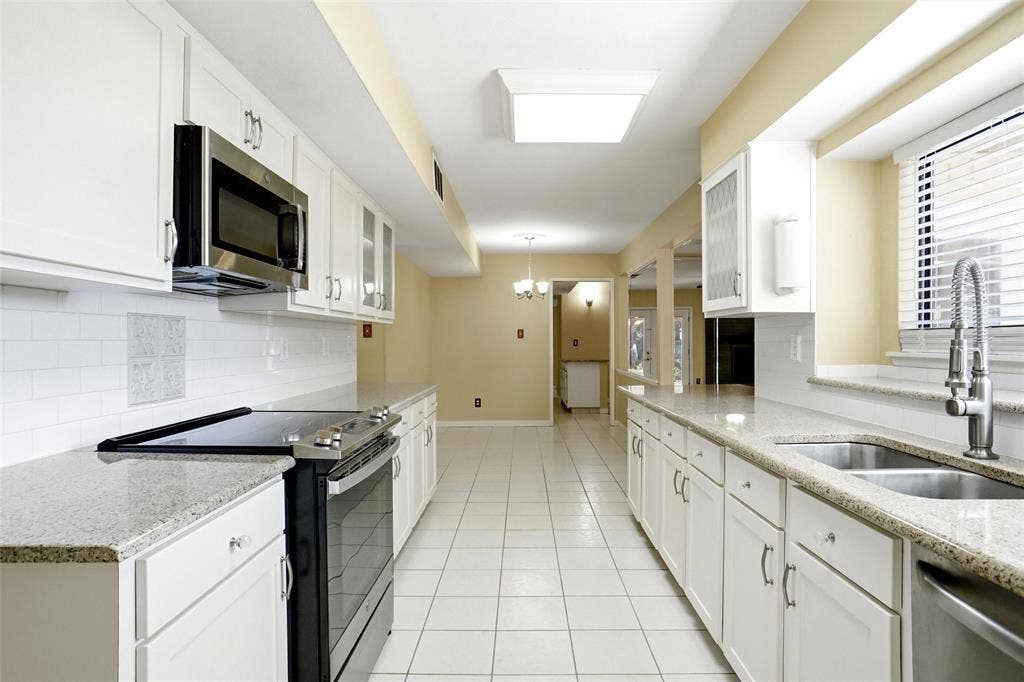 3701 Windsong Lane, Bedford, TX 76021
