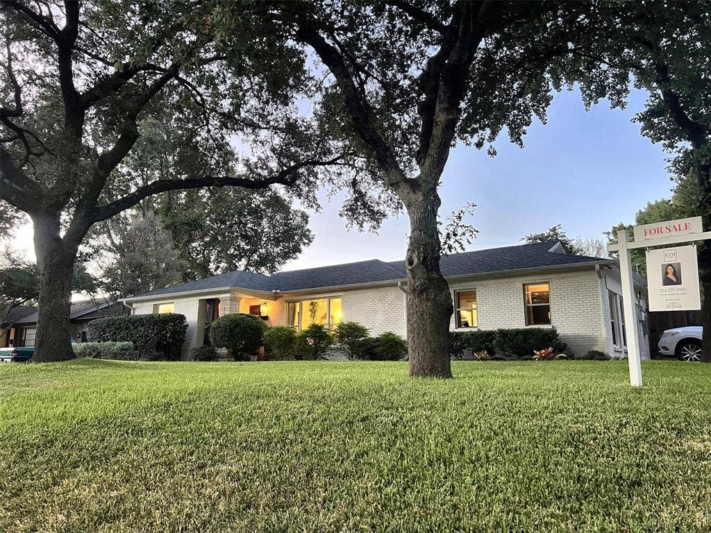 1200 Daisy Lane, Irving, TX 75061 Twilight at 1200 Daisy Ln