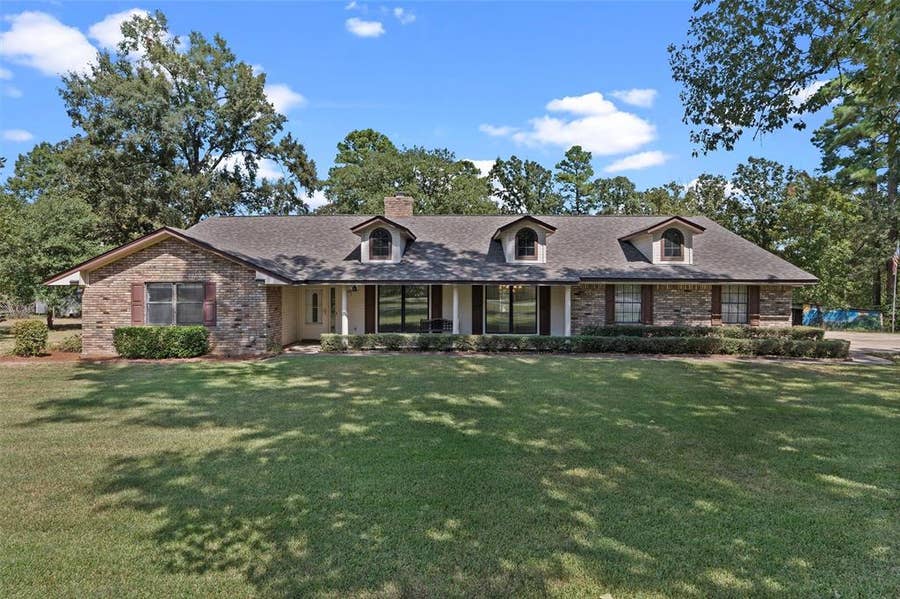 Property photo for 297 James Street, Benton, LA
