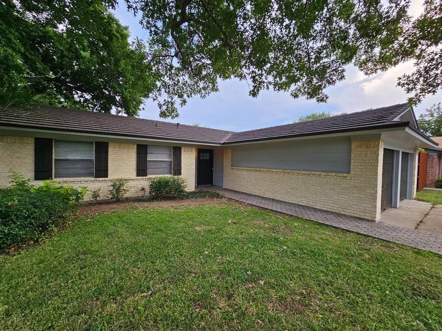 Property photo for 220 Bluebird Circle, Denton, TX