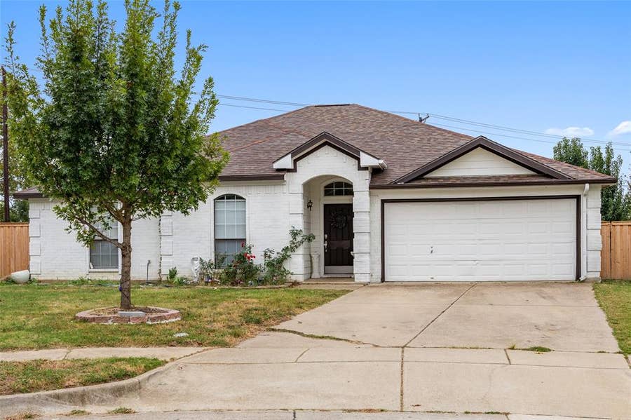 Property photo for 1112 Fawn Meadow Trail, Kennedale, TX