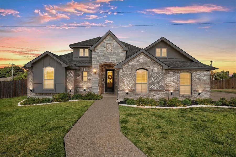 Property photo for 237 Big Creek Loop, Hewitt, TX
