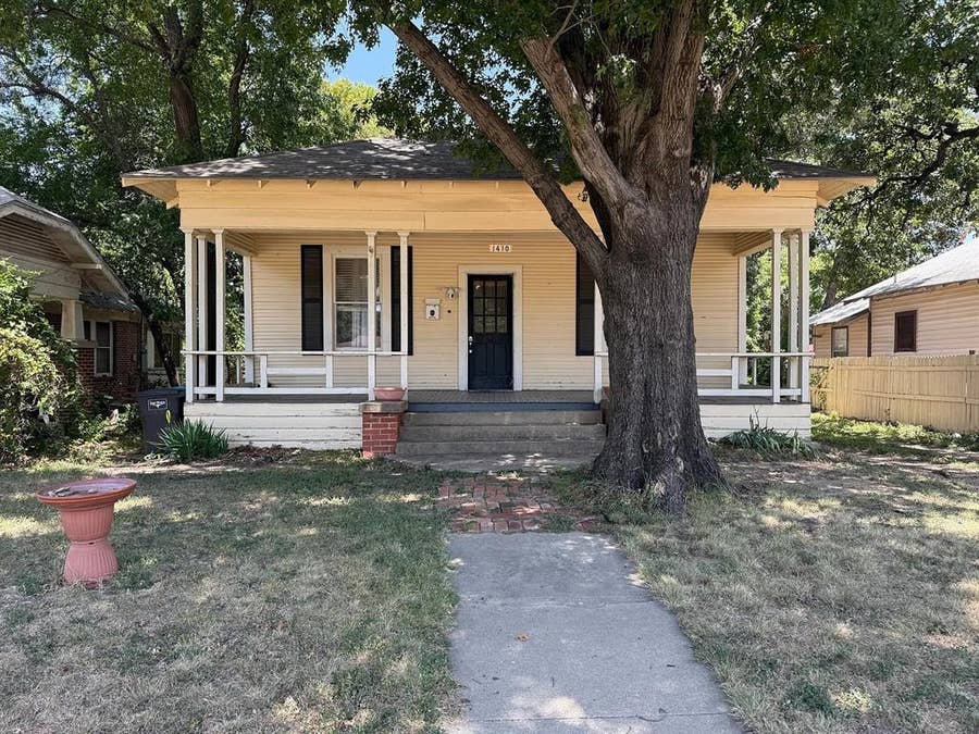 Property photo for 1410 Circle Park Boulevard, Fort Worth, TX